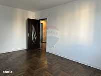Apartament cu 4 camere de vânzare Roman central