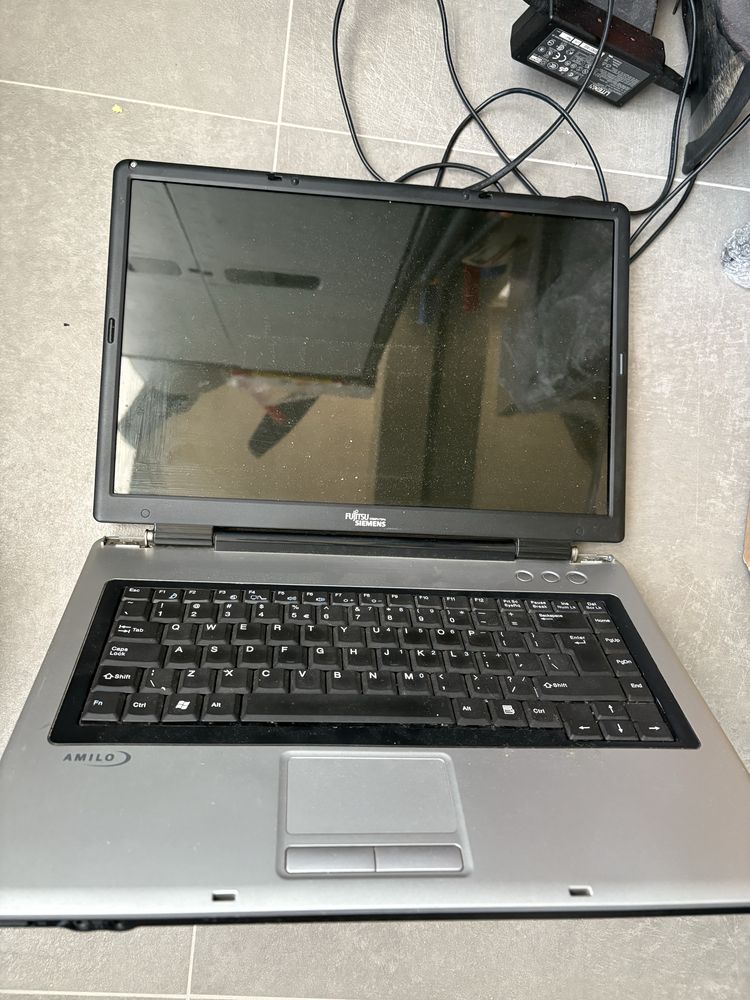 Стар лсптоп Fujitsu Siemens Amilo