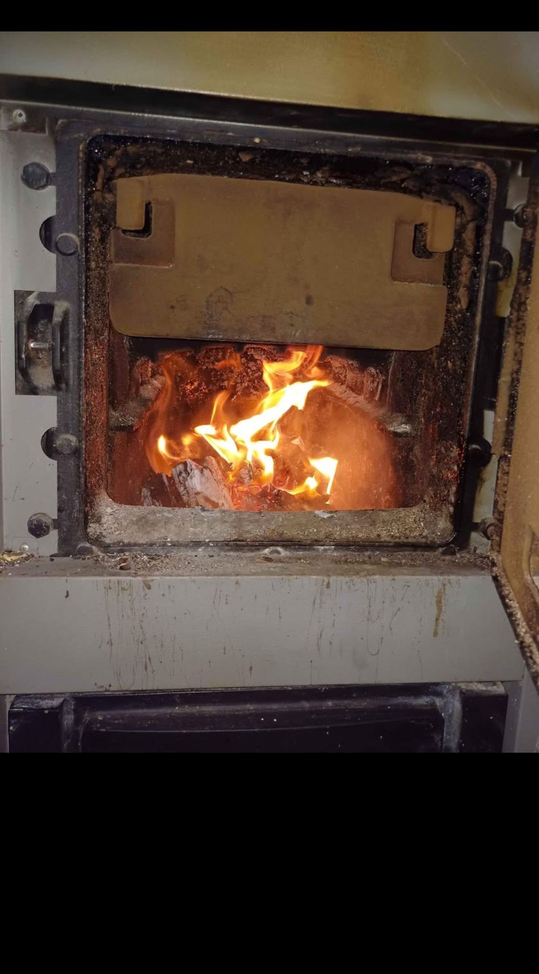 Centrala din fonta,, perfecta fara defecte,pe lemn și carbune 35kw-40k