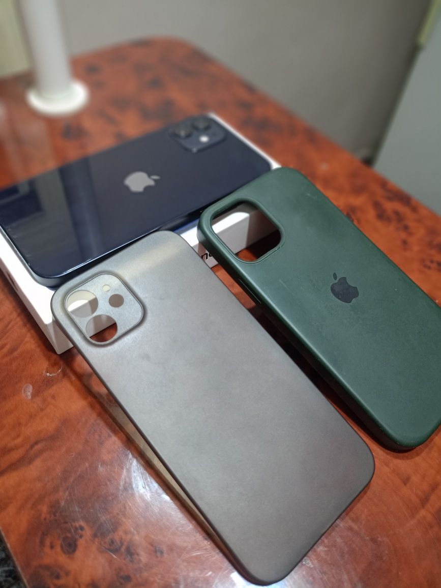 Телефон iPhone 12