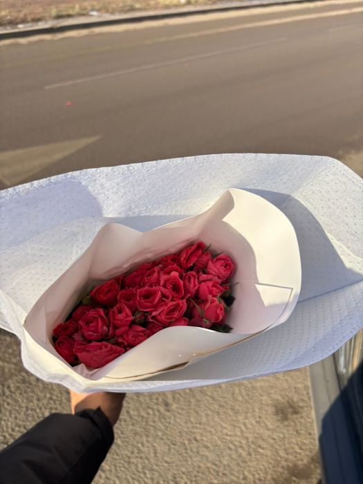 Цветы свежие (кустовая роза)