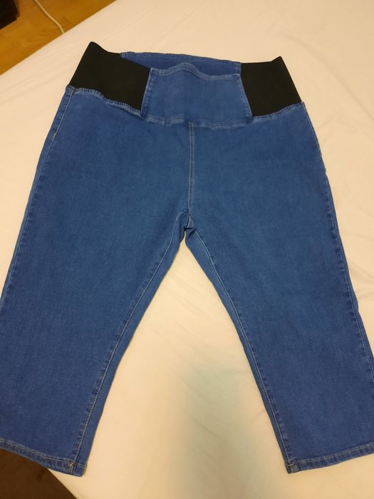 Vand pantalon blugi trei sfertur i mărime mare