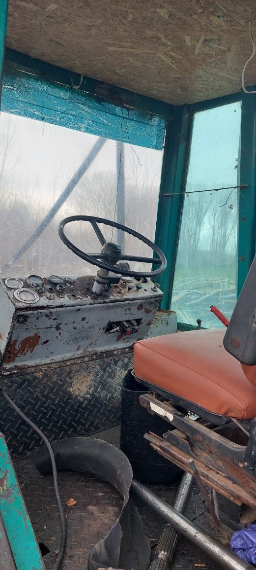Vand sau schimb tractor forestier 6×4 cu macara