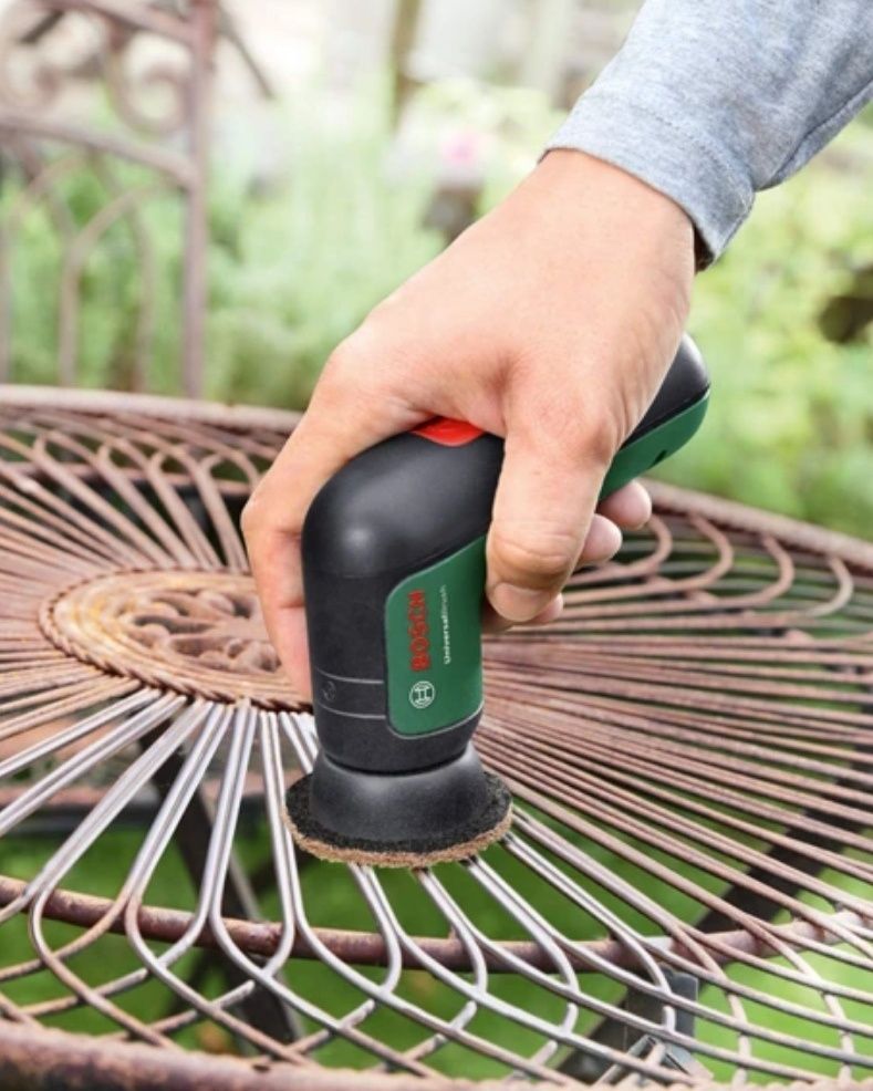 Акумулаторна почистваща четка BOSCH UniversalBrush