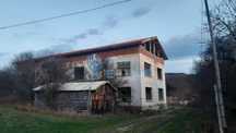 Масивна тухлена сграда в с. Царева ливада, област Габрово