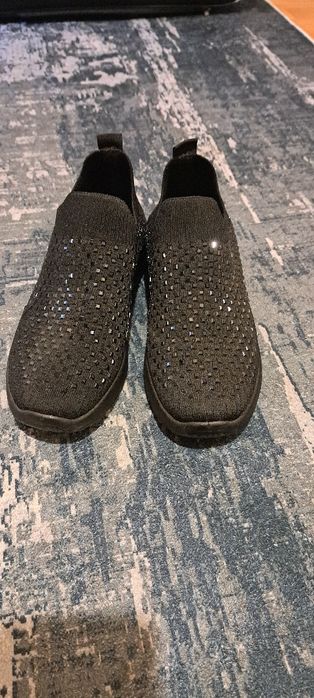 Спортни обувки удобни  ластични