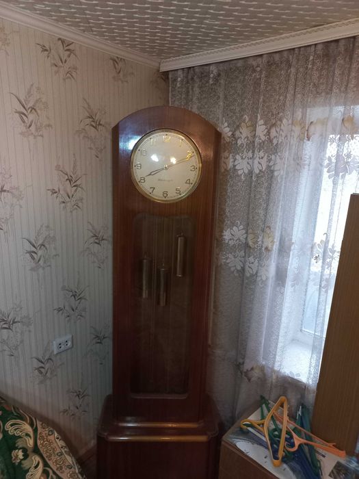 настольные часы.