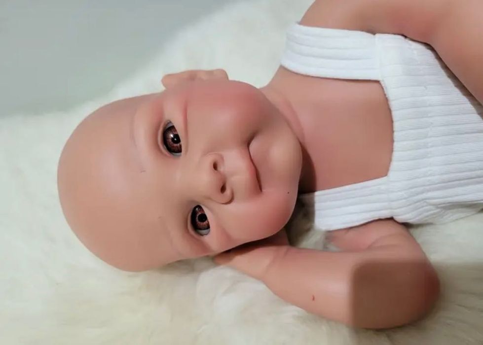 Papusa Reborn realist moale flexibil imita perfect pielea unui bebelus