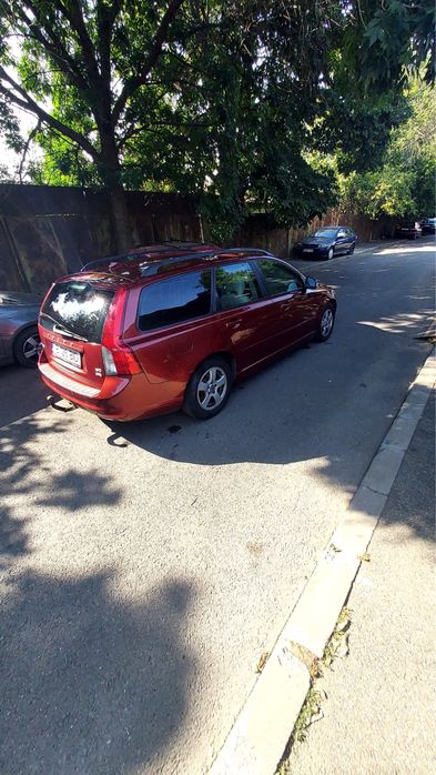 Volvo V50 – 2010 – 1.6D – Dublu climatronic, piele crem, pilot automat