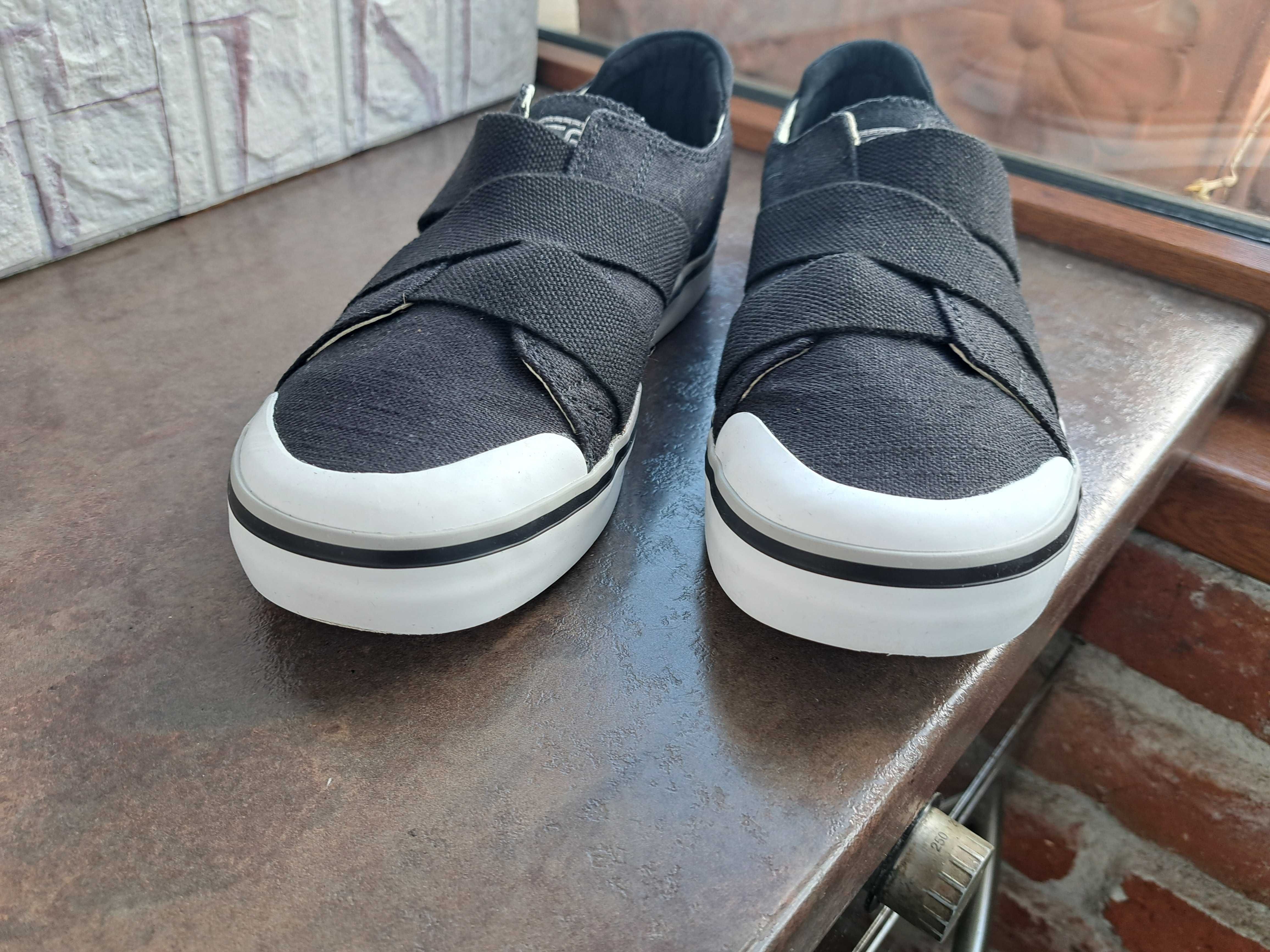 дамски маратонки,спортни обувки,кецове,гуменки,сникърси,Keen,39,5