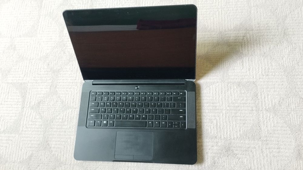 Razer blade 14" din 2016, i7 ; 16 gb ram; GPU 960/970 2gb