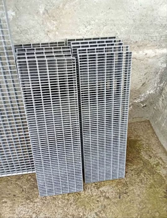 Trepte zincate rezistente pentru scări metalice