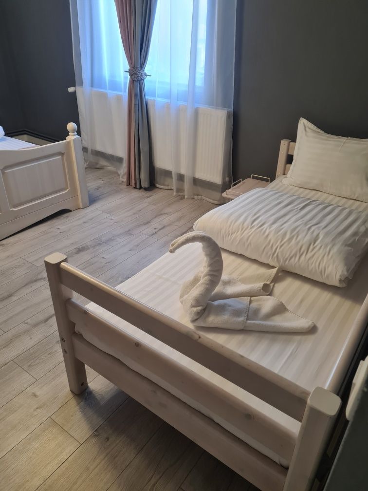 Închiriez cabană
