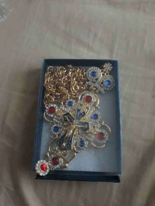 vand cruce pectorala