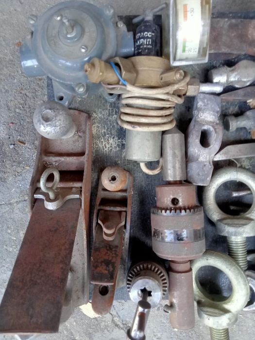 Р а з н о е        .