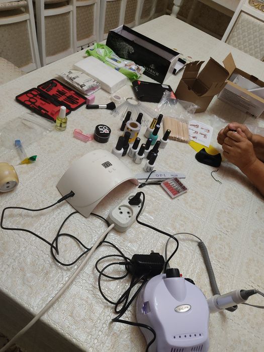 Маникюрный набор сатылады. Аппаратымен лампасымен, лактерімен 20000 тг