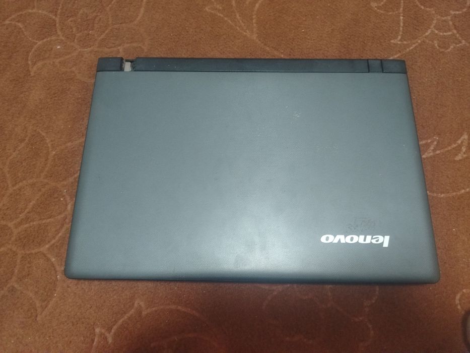 Lenova noutbook sotladi