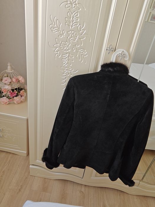 Продам замшевую натуральную куртку в идеальном состоянии