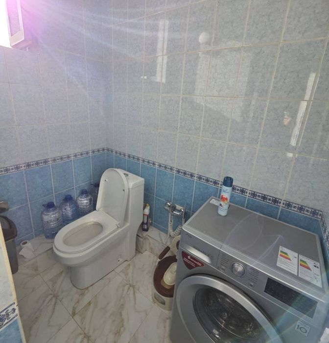 Sebzor G'ofur Gulom metro oldida