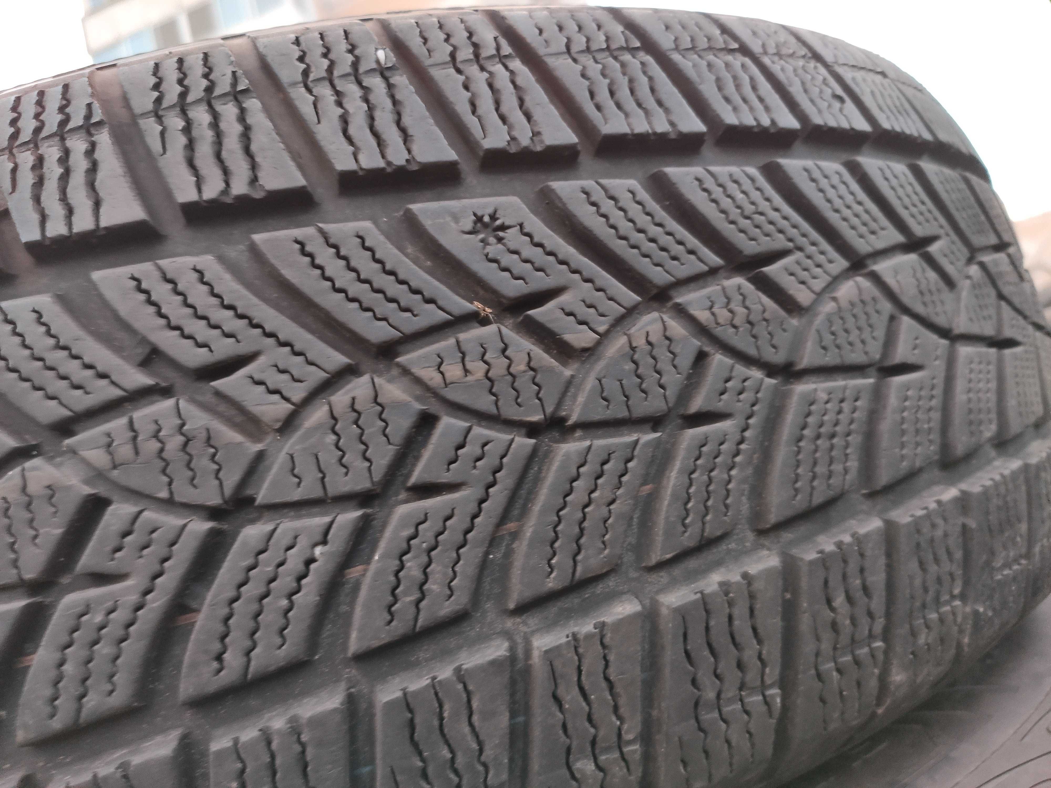 4бр Зимни гуми 225 60 18 - Dunlop - DOT 2021 -