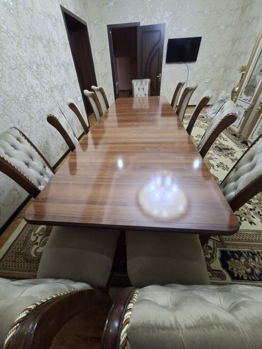 Стол и стулья в комплекте 14 стулья