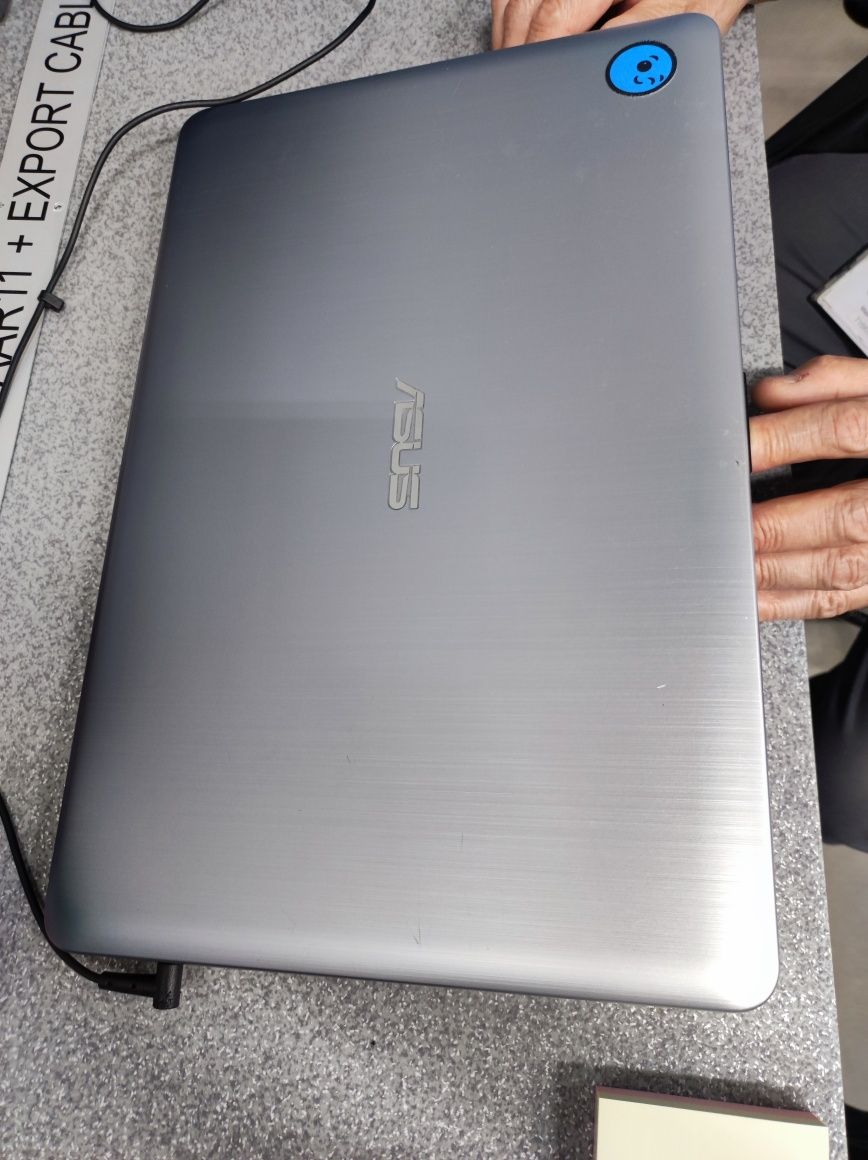 Лаптоп АСУС - ASUS Laptop