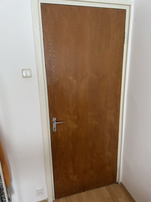 SOLDARE !!! USI INTERIOR APARTAMENT utilizate, stare foarte buna