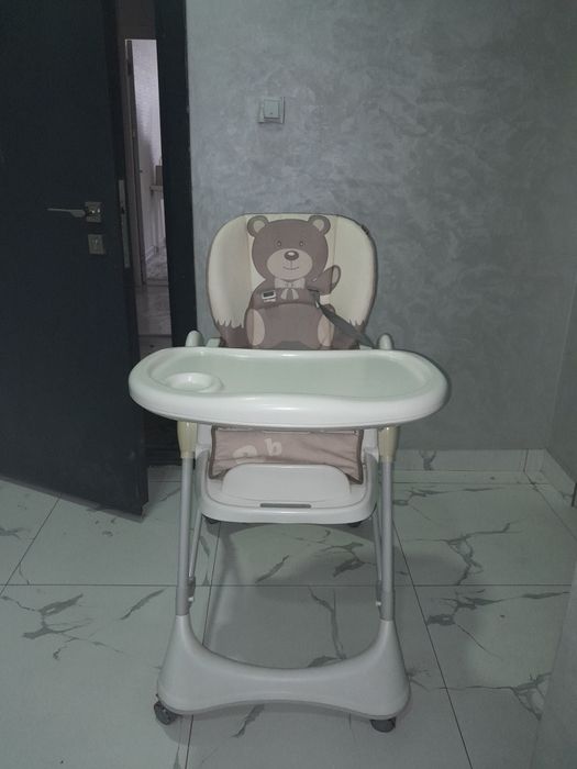 Высокий стульчик для кормления детей в хорошем состоянии