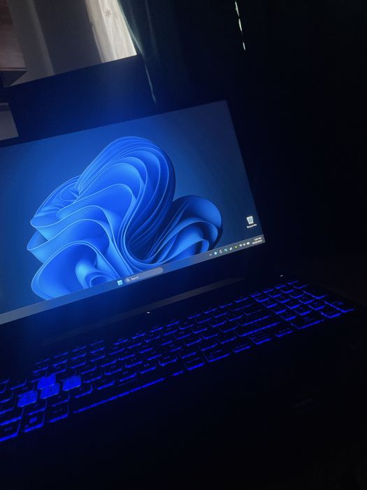 Vând Laptop Gaming Asus Tuf f15 sau schimb cu Iphone