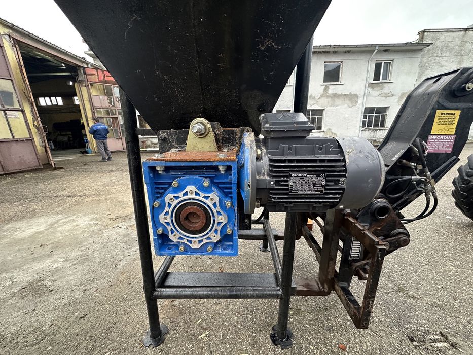 Машина за пълнене на чували/пакетиране на зърно,пясък, въглища и др