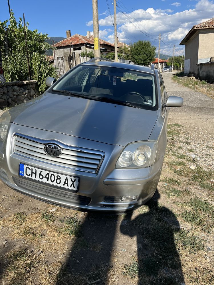 Продава се тоюота авинсис