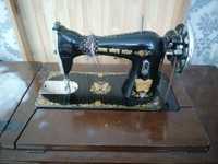 Ножная швейная машина со столешницей