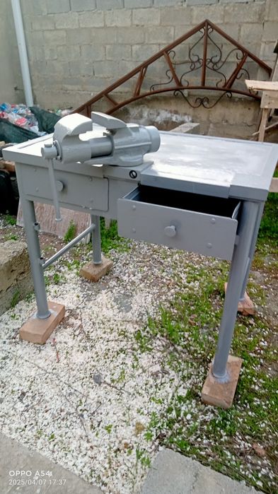 Продам станину с тисками