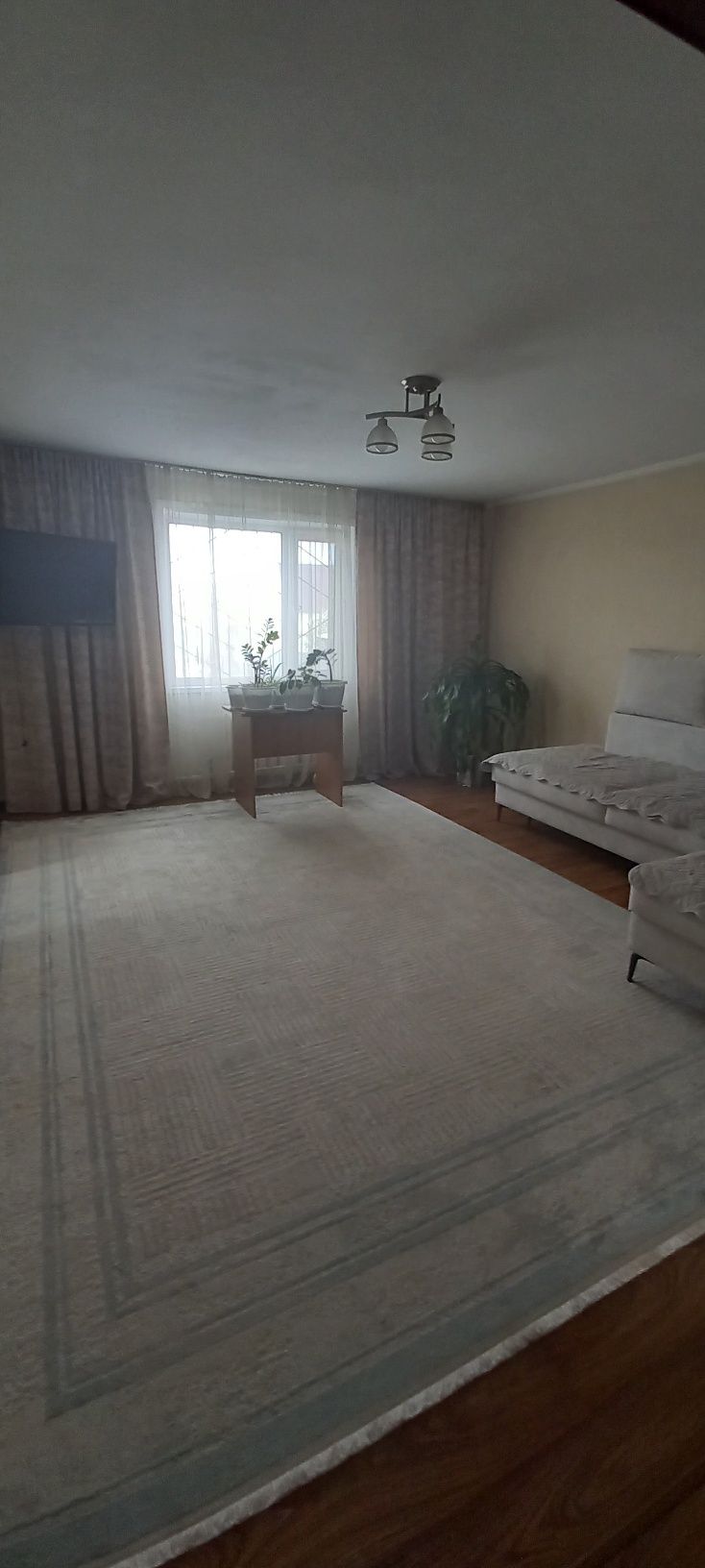 Продам дом в мкр." Құлагер" . Находится за школой.