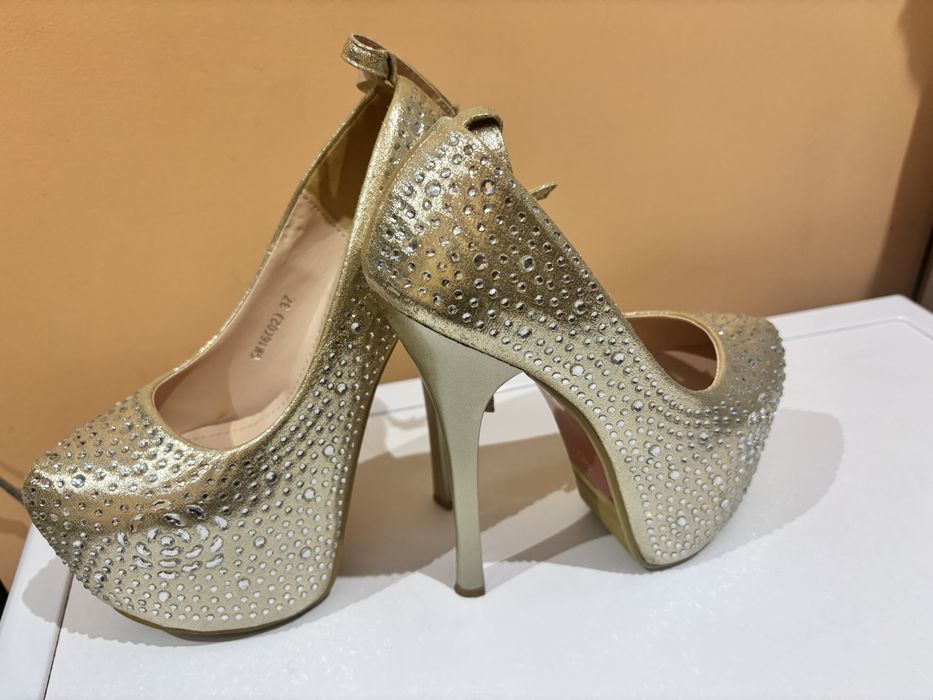 Официални обувки на висок ток - цена 50лв