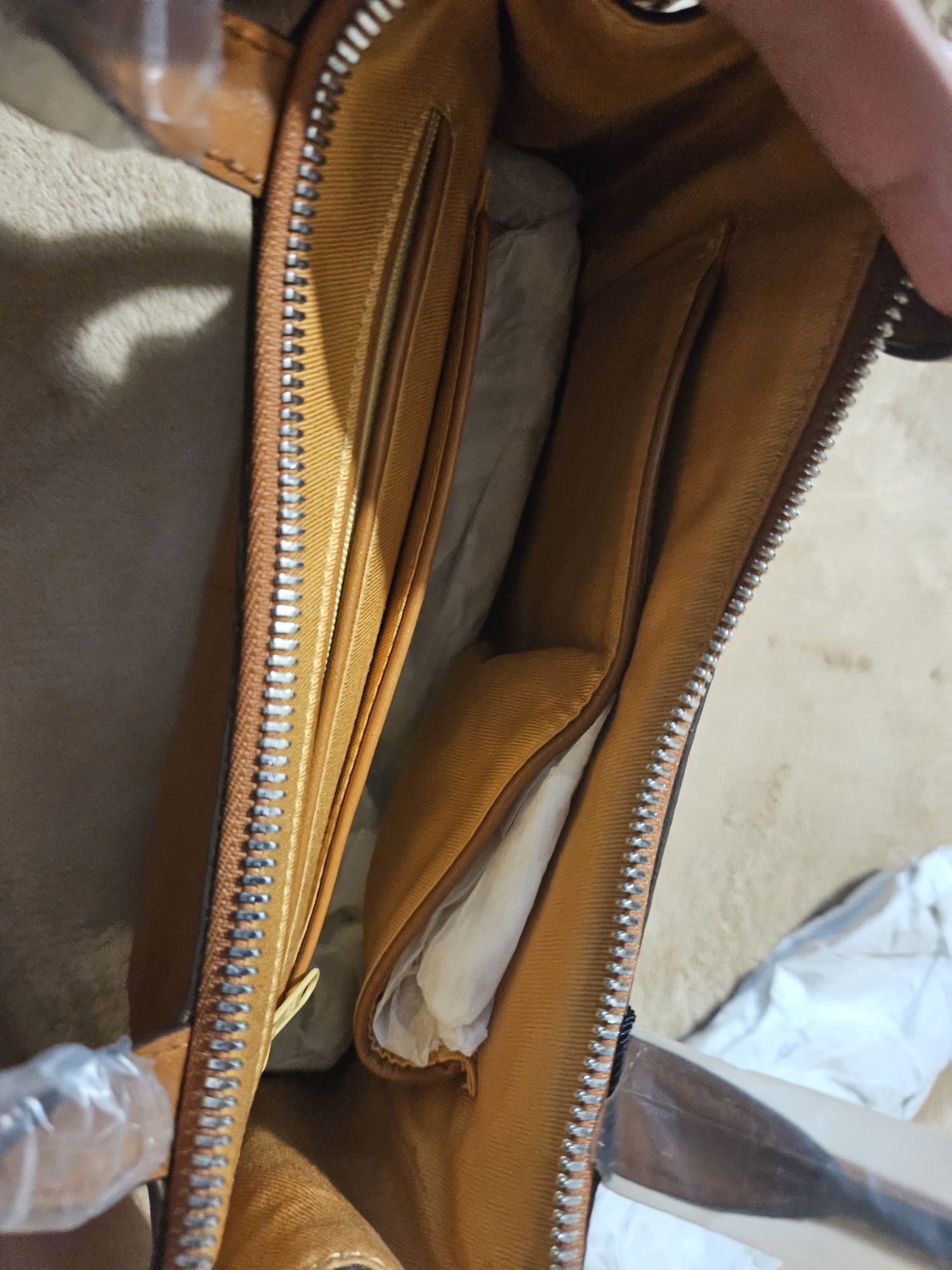 Дамска чанта Hobo International – НОВА с етикет (Оригинална цена $128)