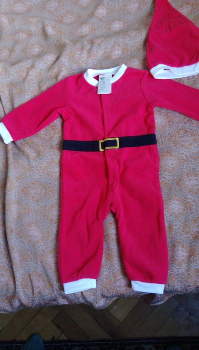 Продавам Бебешки екип на Дядо Коледа – нов