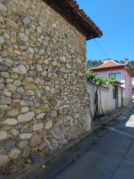 Имот в Мъглиж с двор 540кв.м.