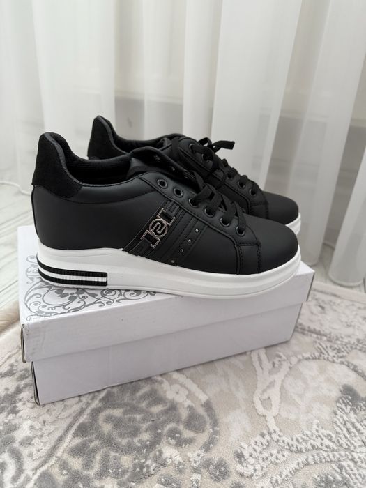 Adidasi dama,marimea 39