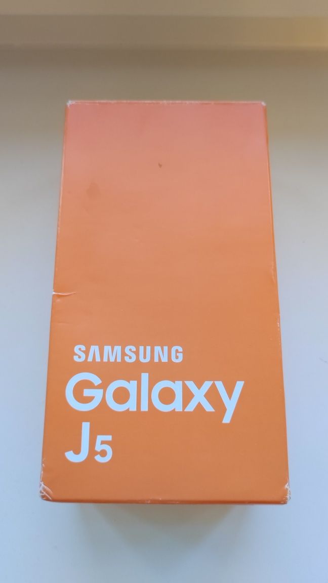 Продам на запчасти телефон Galaxy J5