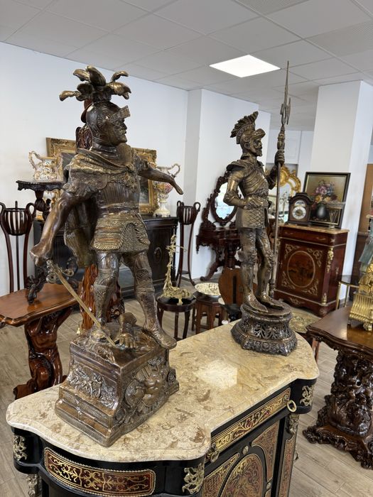Doua statuete vechi din bronz masiv