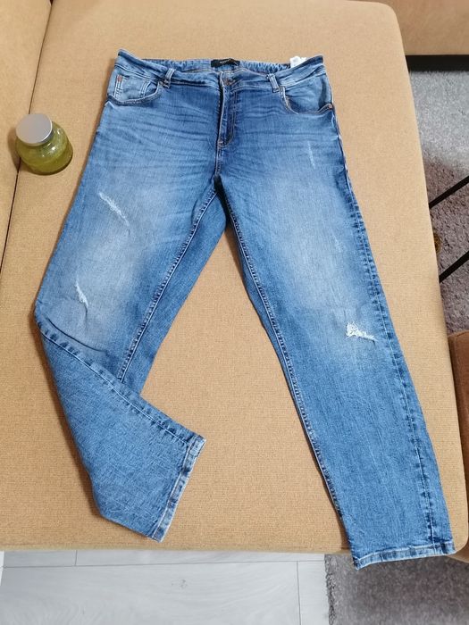 Комплект Дамски дънки и блуза Л размер, 10 лв