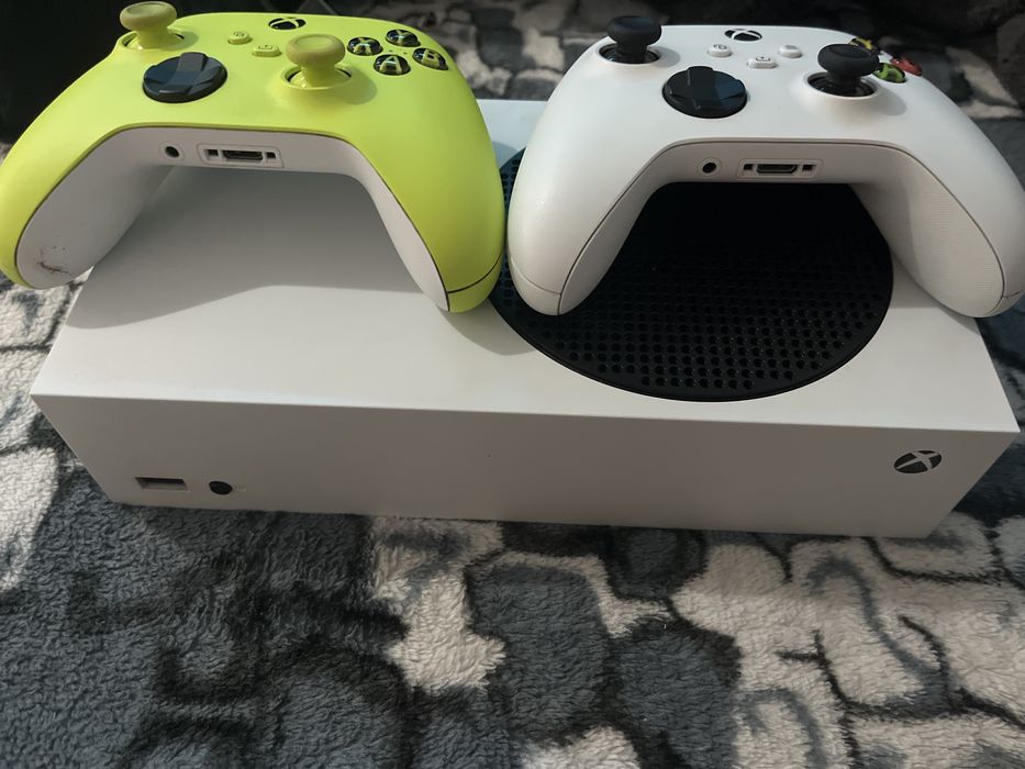 Xbox series s cu 2 controlere