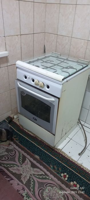 Yaxshi holatda ishlab turgan gaz plita sotiladi duxovka hamma yog'i is