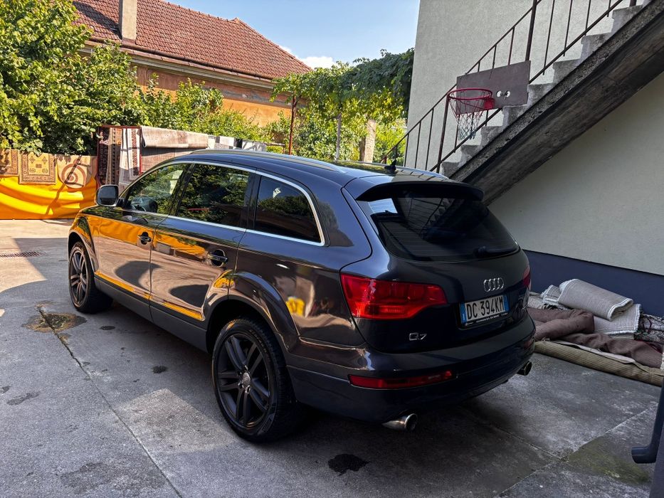 Audi q7 recent adus