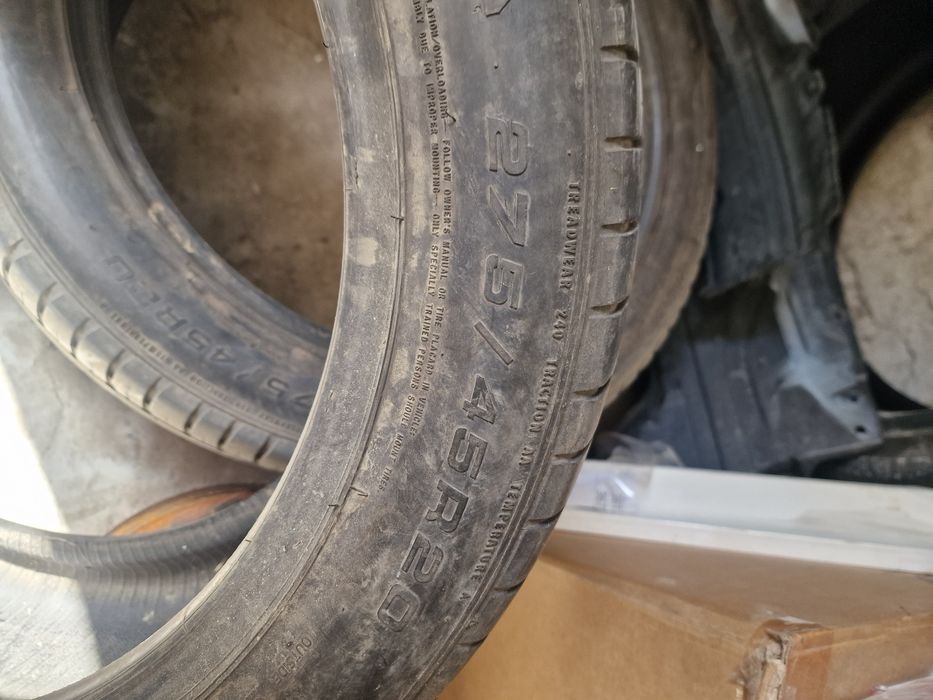 Vând 2 cauciucuri vara 275.45.20