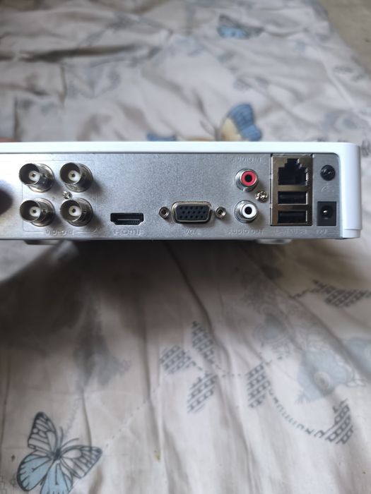 Продам видеорегистратор Hikvision