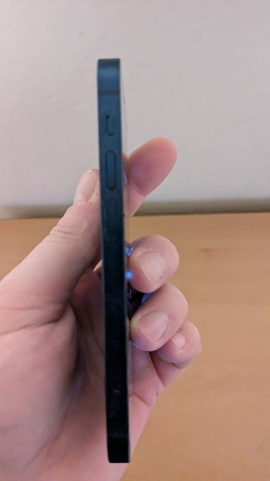 продавам iphone 12 mini