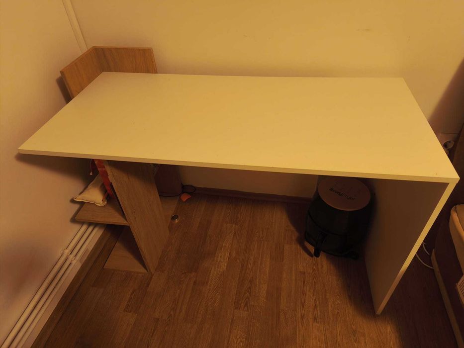 Vând birou în stare bună