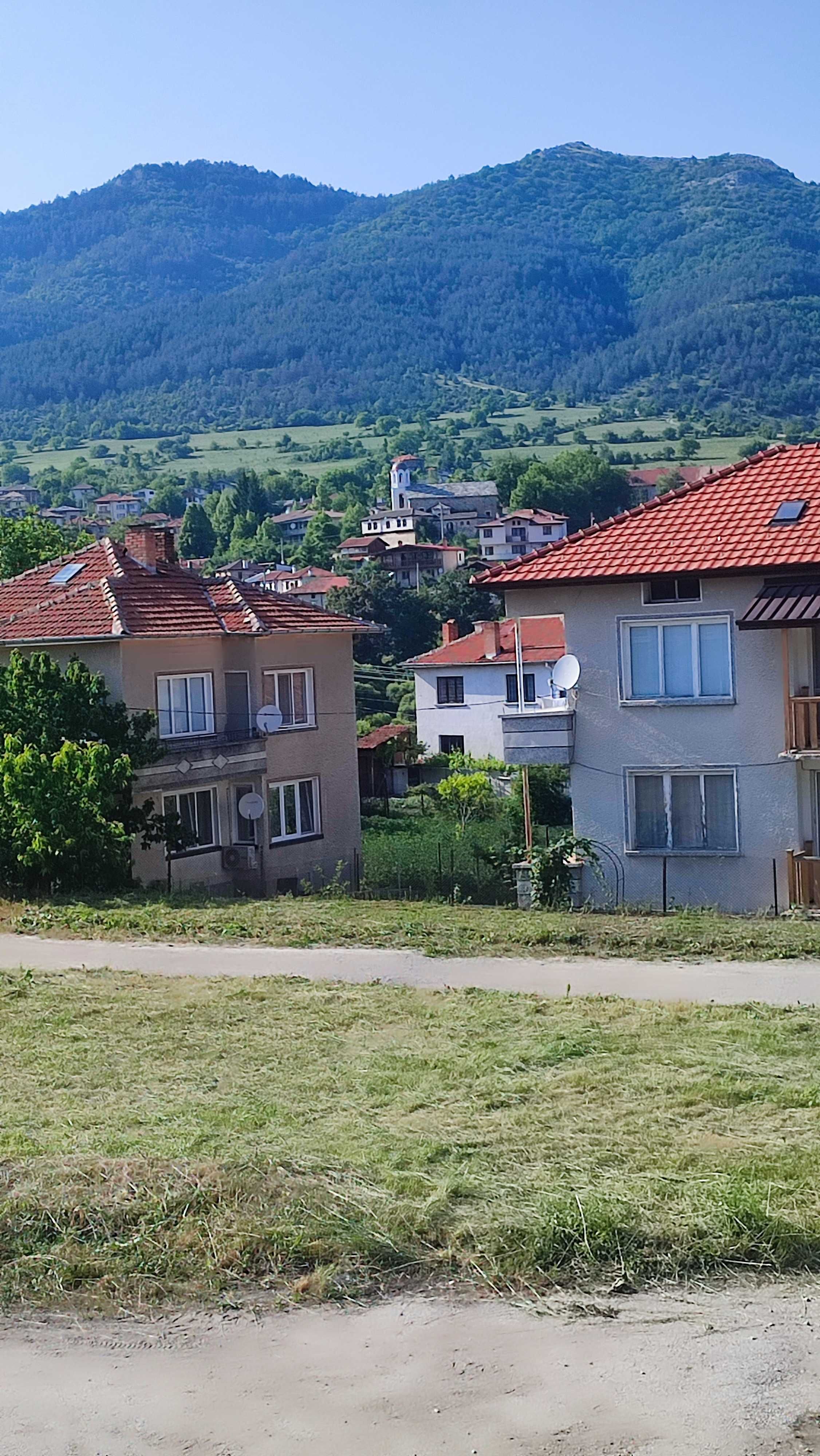 Продавам къща в село Хвойна